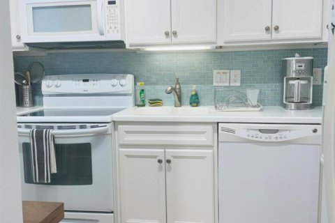 Condo in Ocean Ridge, Florida, 2 bedrooms № 2081693 - photo 11