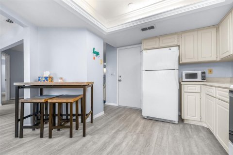 Condo in Sun City Center, Florida, 2 bedrooms  № 2376870 - photo 16
