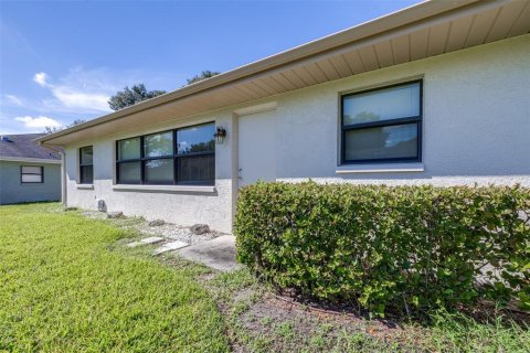 Condo in Sun City Center, Florida, 2 bedrooms  № 2376870 - photo 23