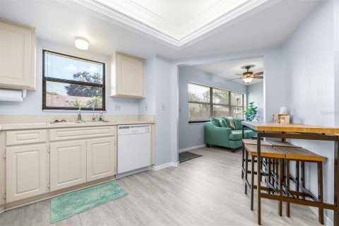 Condo in Sun City Center, Florida, 2 bedrooms  № 2376870 - photo 17