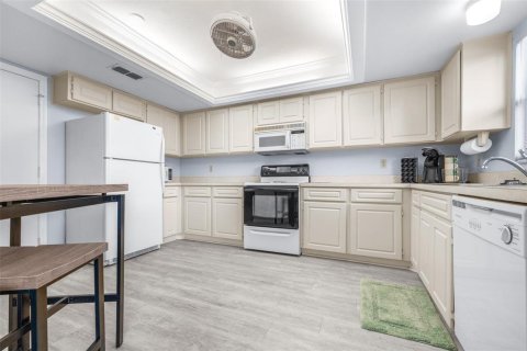 Condo in Sun City Center, Florida, 2 bedrooms  № 2376870 - photo 18