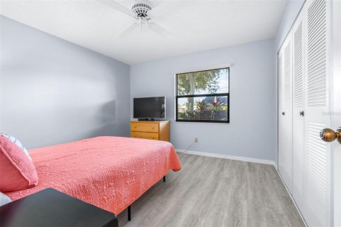 Condo in Sun City Center, Florida, 2 bedrooms  № 2376870 - photo 13