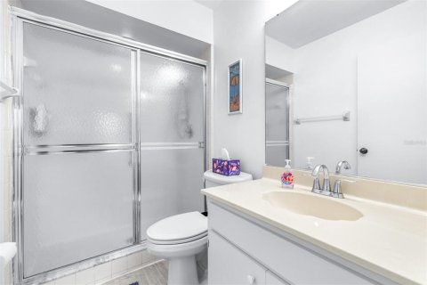 Condo in Sun City Center, Florida, 2 bedrooms  № 2376870 - photo 11