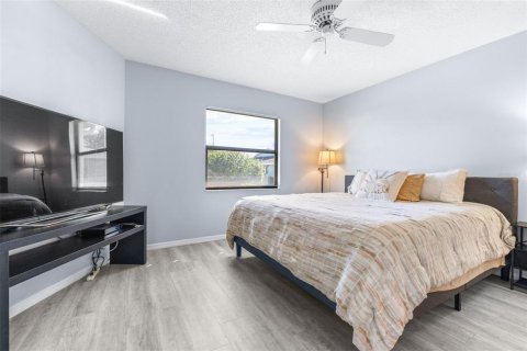 Condo in Sun City Center, Florida, 2 bedrooms  № 2376870 - photo 8