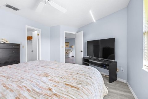 Condo in Sun City Center, Florida, 2 bedrooms  № 2376870 - photo 9
