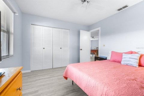 Condo in Sun City Center, Florida, 2 bedrooms  № 2376870 - photo 14