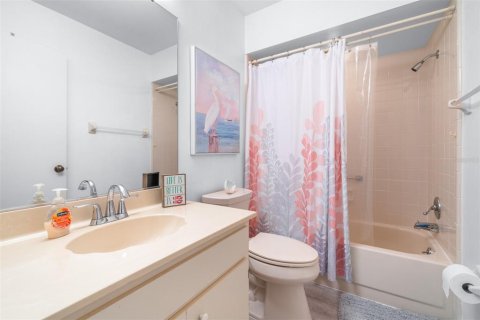 Condo in Sun City Center, Florida, 2 bedrooms  № 2376870 - photo 15