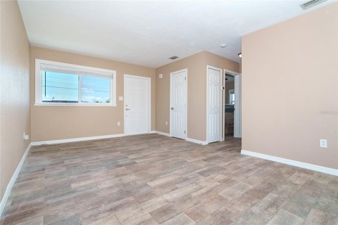 Villa ou maison à vendre à Port Charlotte, Floride: 2 chambres, 100.33 m2 № 2103085 - photo 4