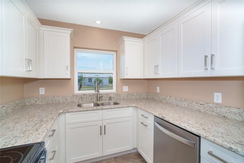 Villa ou maison à vendre à Port Charlotte, Floride: 2 chambres, 100.33 m2 № 2103085 - photo 6