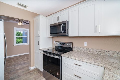 Villa ou maison à vendre à Port Charlotte, Floride: 2 chambres, 100.33 m2 № 2103085 - photo 9