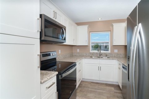 Villa ou maison à vendre à Port Charlotte, Floride: 2 chambres, 100.33 m2 № 2103085 - photo 7