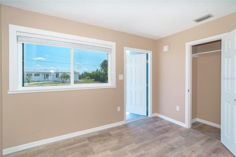 Villa ou maison à vendre à Port Charlotte, Floride: 2 chambres, 100.33 m2 № 2103085 - photo 5