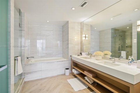 Condo in Miami Beach, Florida, 2 bedrooms  № 2054294 - photo 30
