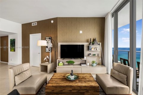 Copropriété à vendre à Hollywood, Floride: 3 chambres, 162.76 m2 № 1938859 - photo 1