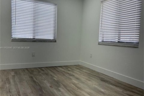 Casa en alquiler en Miami, Florida, 3 dormitorios, 278.71 m2 № 2010038 - foto 9