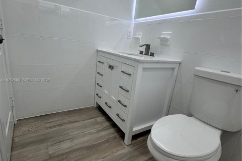Casa en alquiler en Miami, Florida, 3 dormitorios, 278.71 m2 № 2010038 - foto 5