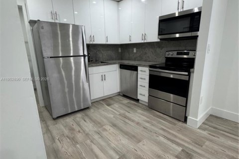 Casa en alquiler en Miami, Florida, 3 dormitorios, 278.71 m2 № 2010038 - foto 10