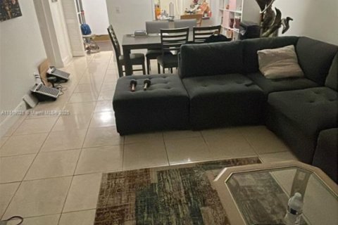 Condo in Hallandale Beach, Florida, 2 bedrooms  № 1776311 - photo 4