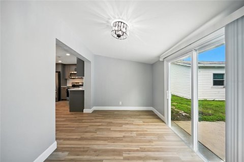 Casa en alquiler en Saint Petersburg, Florida, 3 dormitorios, 106.84 m2 № 1885393 - foto 10