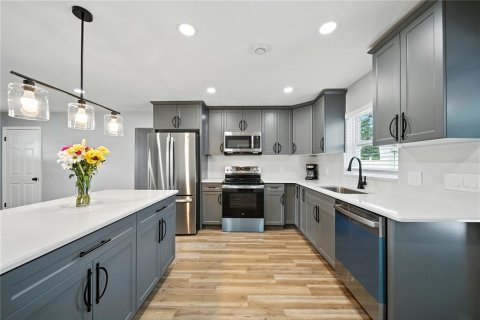 Casa en alquiler en Saint Petersburg, Florida, 3 dormitorios, 106.84 m2 № 1885393 - foto 4