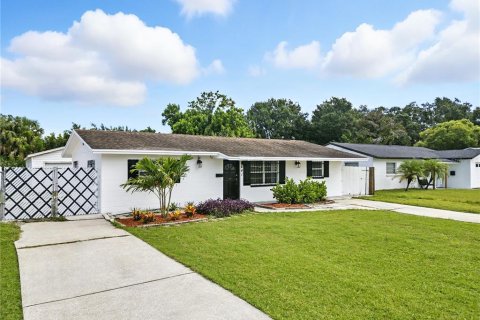 Casa en alquiler en Saint Petersburg, Florida, 3 dormitorios, 106.84 m2 № 1885393 - foto 1