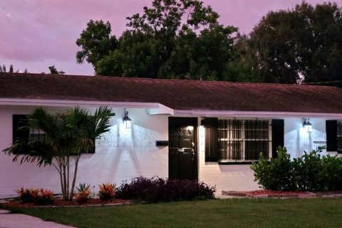 Casa en alquiler en Saint Petersburg, Florida, 3 dormitorios, 106.84 m2 № 1885393 - foto 11