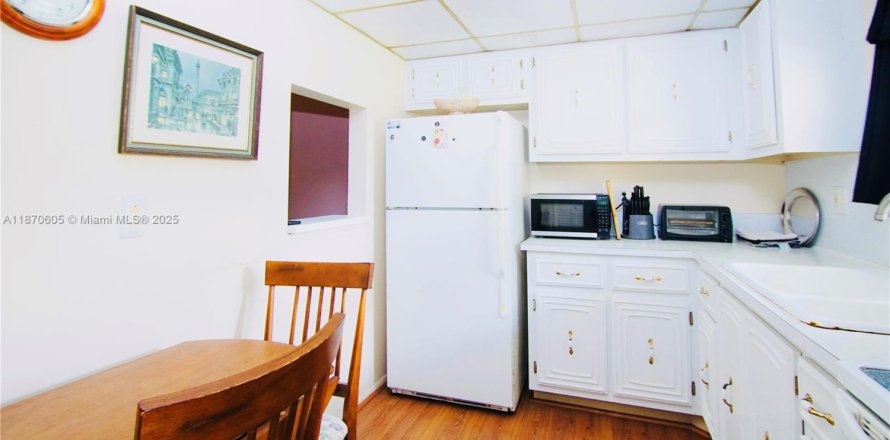 Кондоминиум с 1 спальней в Палм Спрингс, Флорида № 1979481