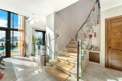 Casa en venta en Miami Beach, Florida, 5 dormitorios, 501.58 m2 № 2029809 - foto 16