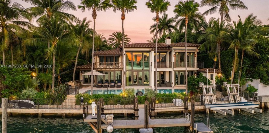 Casa en Miami Beach, Florida 5 dormitorios, 501.58 m2 № 2029809