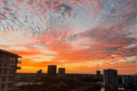 Condominio en venta en Hollywood, Florida, 1 dormitorio, 83.61 m2 № 2262360 - foto 10