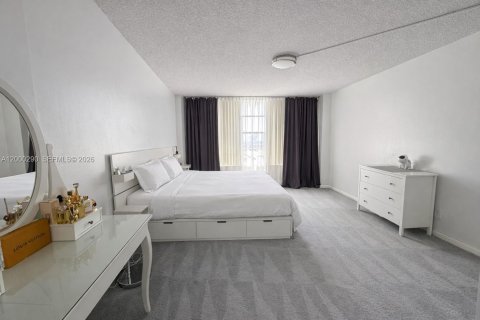 Condominio en venta en Hollywood, Florida, 1 dormitorio, 83.61 m2 № 2262360 - foto 2