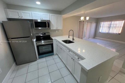 Appartement à louer à Hialeah, Floride: 2 chambres, 69.68 m2 № 2057068 - photo 17