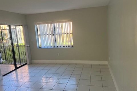 Appartement à louer à Hialeah, Floride: 2 chambres, 69.68 m2 № 2057068 - photo 30