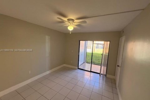 Appartement à louer à Hialeah, Floride: 2 chambres, 69.68 m2 № 2057068 - photo 28