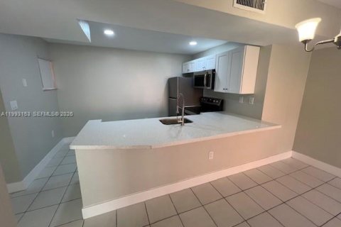 Appartement à louer à Hialeah, Floride: 2 chambres, 69.68 m2 № 2057068 - photo 22