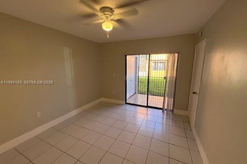 Appartement à louer à Hialeah, Floride: 2 chambres, 69.68 m2 № 2057068 - photo 6