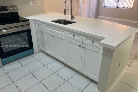 Appartement à louer à Hialeah, Floride: 2 chambres, 69.68 m2 № 2057068 - photo 2