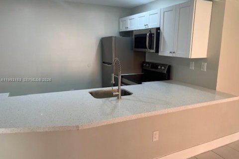 Appartement à louer à Hialeah, Floride: 2 chambres, 69.68 m2 № 2057068 - photo 21