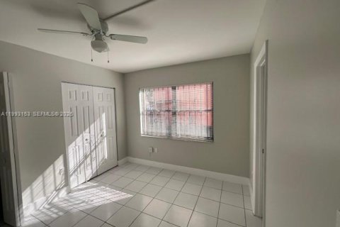 Appartement à louer à Hialeah, Floride: 2 chambres, 69.68 m2 № 2057068 - photo 12