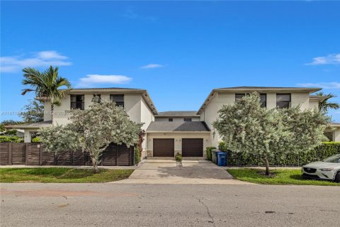 Townhouse in Fort Lauderdale, Florida 3 bedrooms, 197.88 sq.m. № 1922980 - photo 2