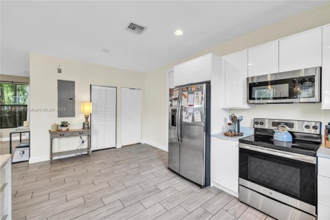 Townhouse in Fort Lauderdale, Florida 3 bedrooms, 197.88 sq.m. № 1922980 - photo 25