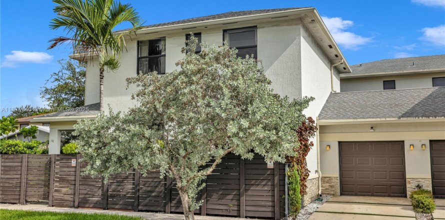Townhouse in Fort Lauderdale, Florida 3 bedrooms, 197.88 sq.m. № 1922980