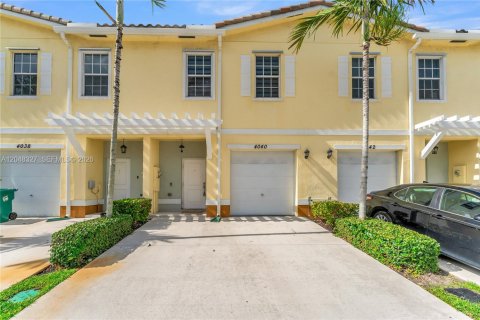 Touwnhouse à vendre à Lauderhill, Floride: 3 chambres, 138.98 m2 № 2251715 - photo 5