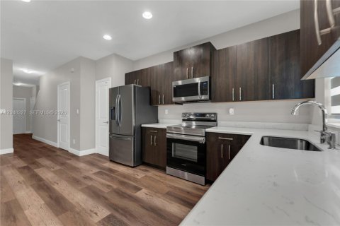 Touwnhouse à vendre à Lauderhill, Floride: 3 chambres, 138.98 m2 № 2251715 - photo 7