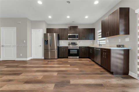 Touwnhouse à vendre à Lauderhill, Floride: 3 chambres, 138.98 m2 № 2251715 - photo 6