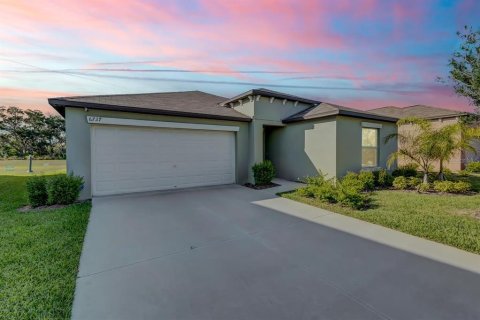 Casa en venta en Zephyrhills, Florida, 4 dormitorios, 179.86 m2 № 1724664 - foto 1