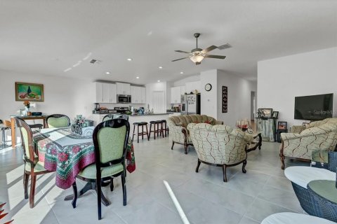Villa ou maison à vendre à Zephyrhills, Floride: 4 chambres, 179.86 m2 № 1724664 - photo 4
