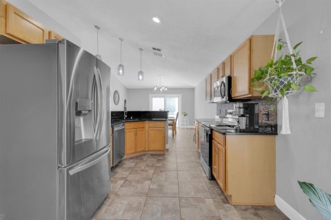 House in Sanford, Florida 3 bedrooms, 150.22 sq.m. № 2333954 - photo 12