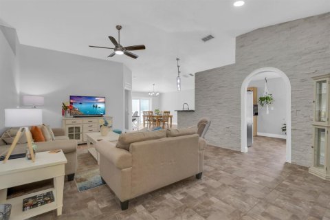 House in Sanford, Florida 3 bedrooms, 150.22 sq.m. № 2333954 - photo 8
