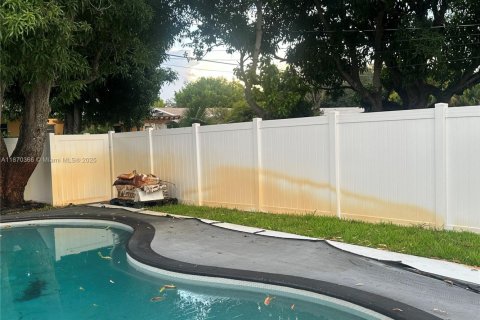 House in Hollywood, Florida 3 bedrooms, 146.79 sq.m. № 1895415 - photo 17